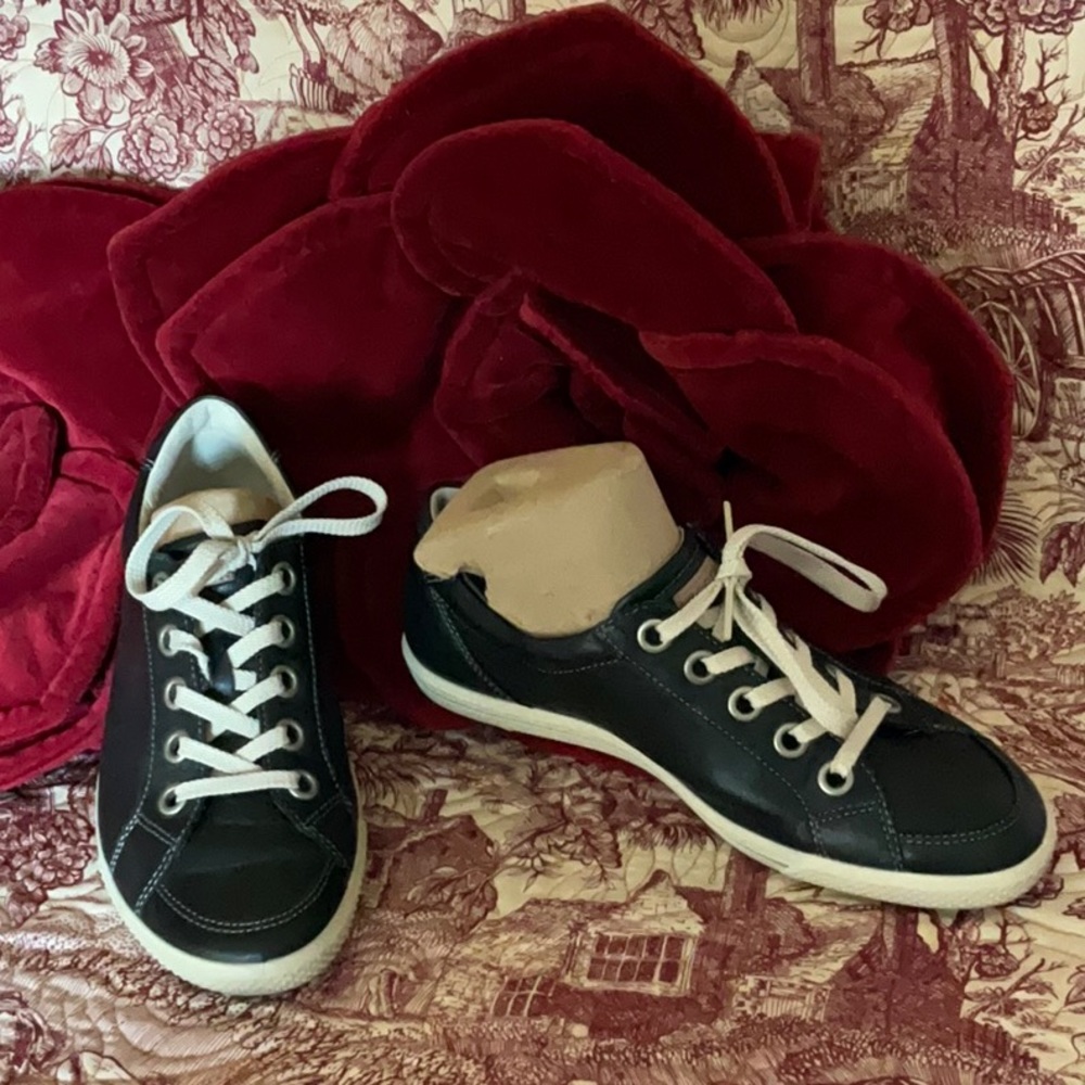 Women's Size 36 Ecco Leather Lace Up Sneaker Shoes